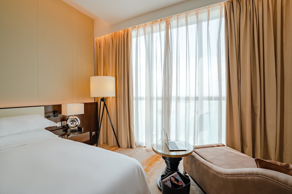 Johari Rotana — photo 1 of 5