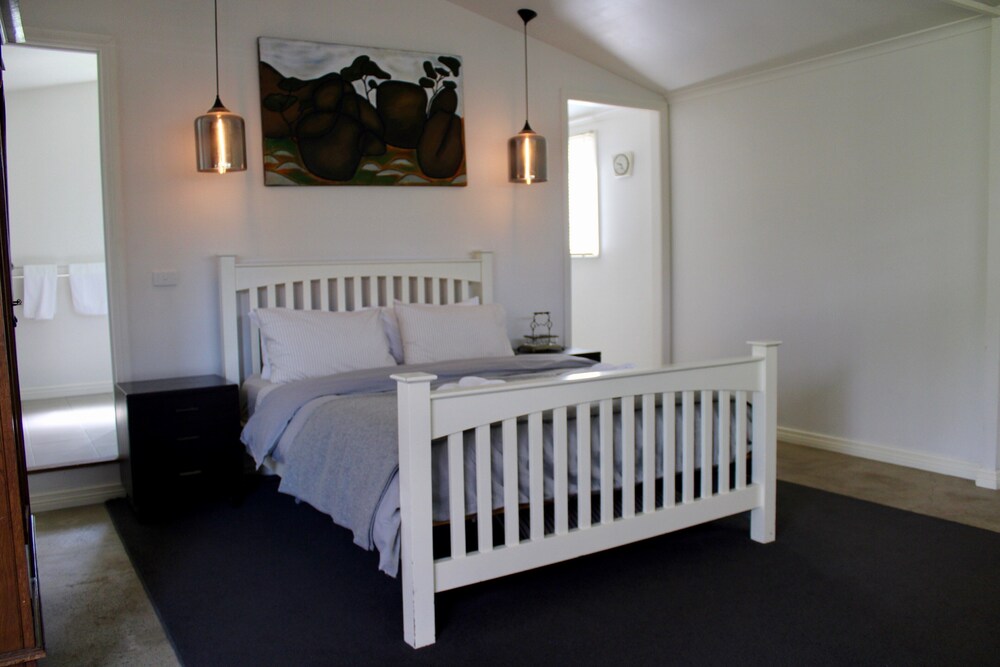 WORMWOOD STUDIO - HOTEL STYLE STUDIO ONE BLOCK FROM PIPER STREET