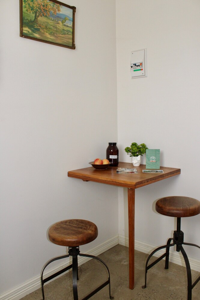 WORMWOOD STUDIO - HOTEL STYLE STUDIO ONE BLOCK FROM PIPER STREET