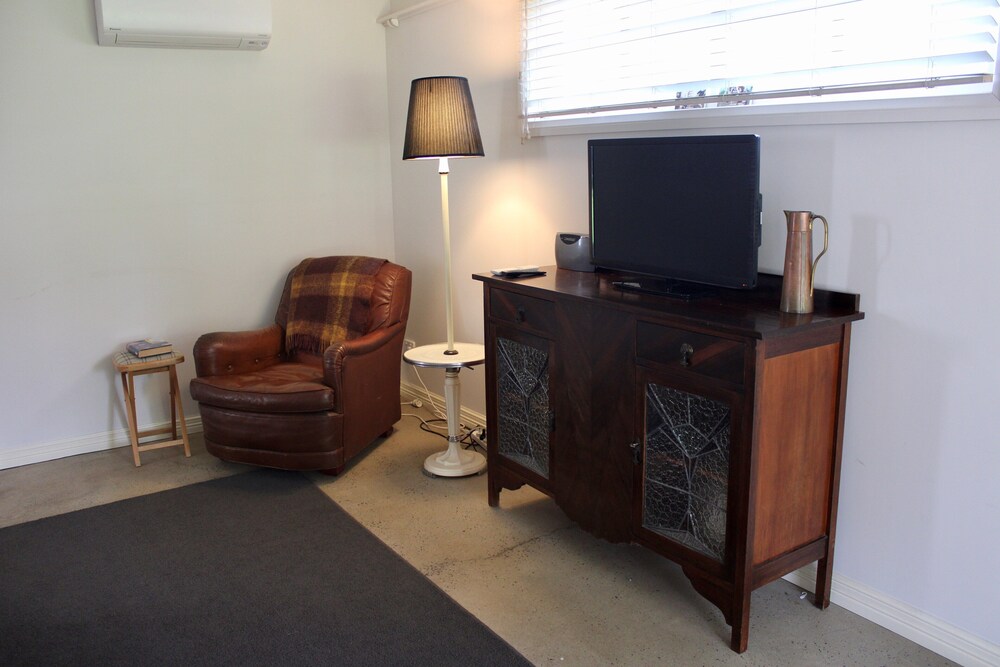 WORMWOOD STUDIO - HOTEL STYLE STUDIO ONE BLOCK FROM PIPER STREET