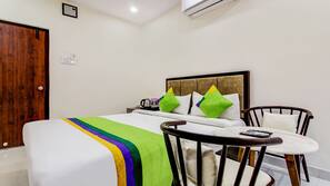 Iron/ironing board, free WiFi, linens