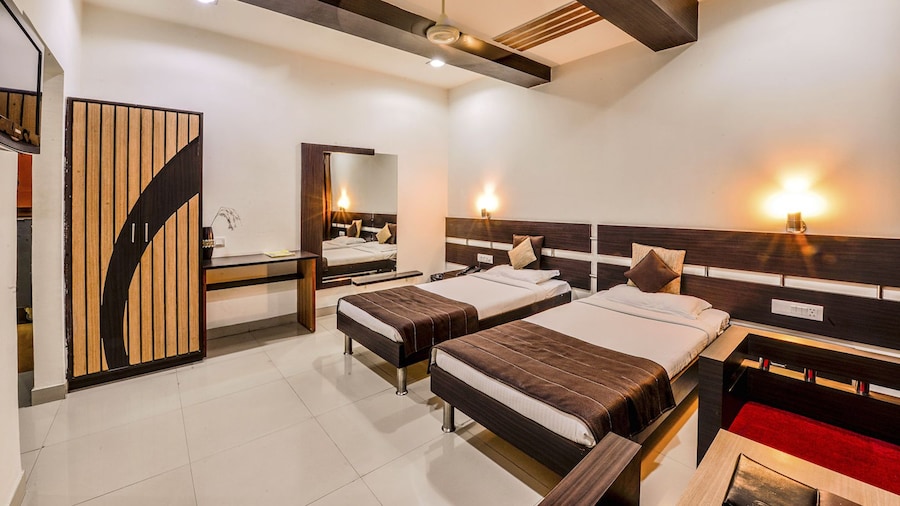 Raghu Mahal Hotel