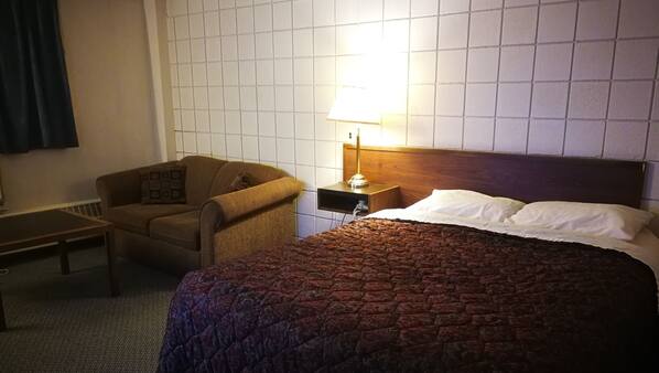 Free WiFi, linens