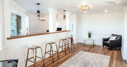 The Burrus House Inn Waterfront Suites