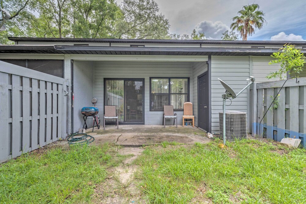Gainesville Townhome: 2 Mi to University of FL!