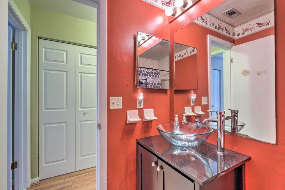 Gainesville Townhome: 2 Mi to University of FL!