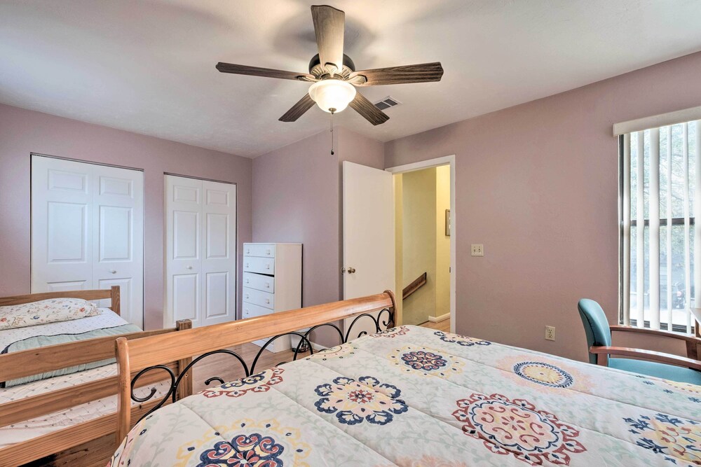 Gainesville Townhome: 2 Mi to University of FL!