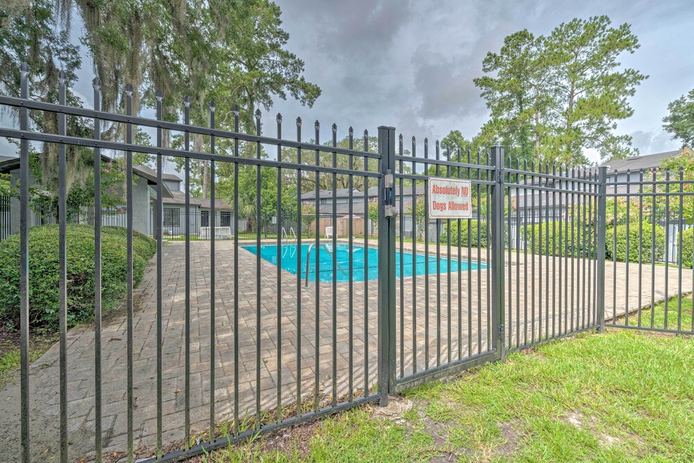 Gainesville Townhome: 2 Mi to University of FL!