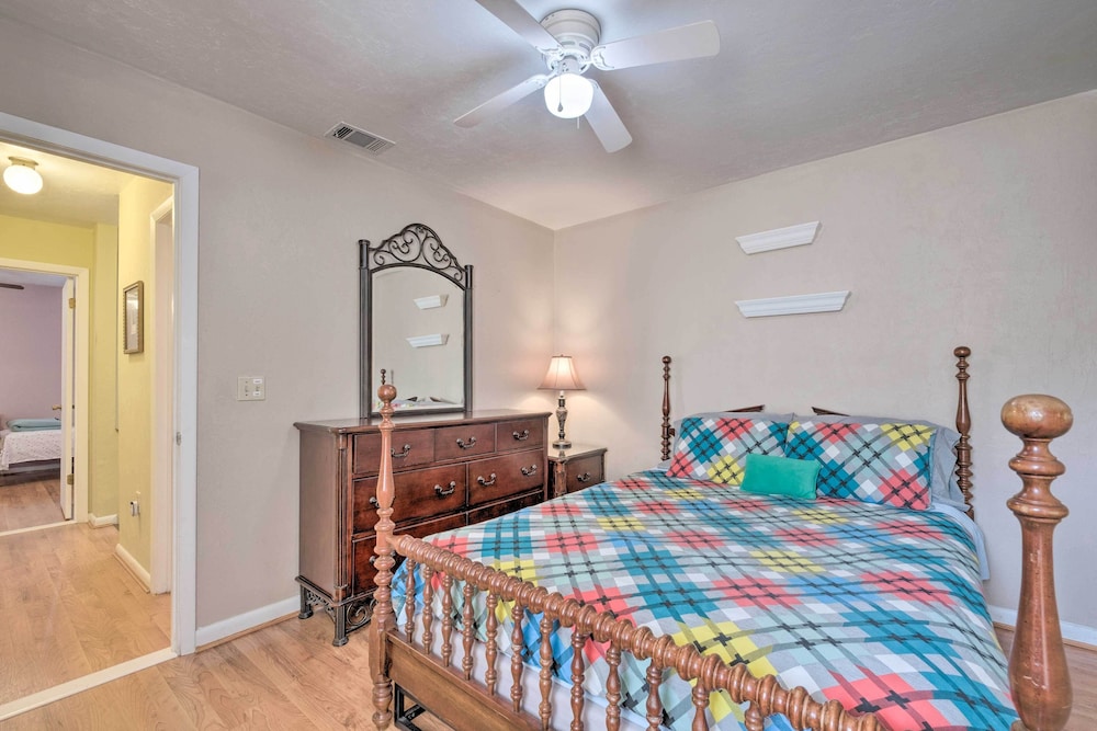 Gainesville Townhome: 2 Mi to University of FL!