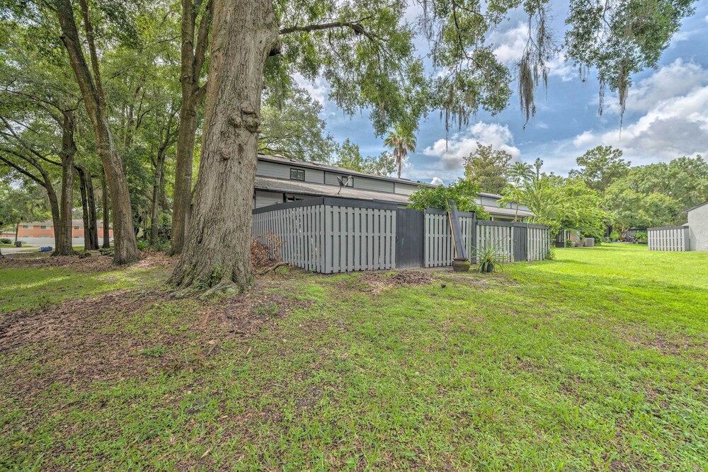 Gainesville Townhome: 2 Mi to University of FL!