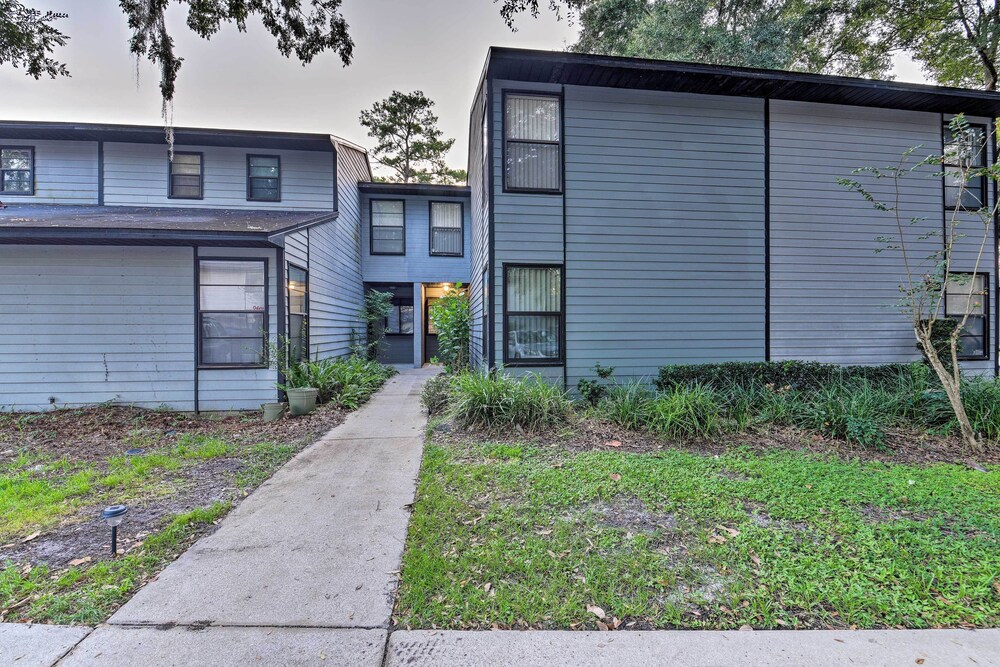 Gainesville Townhome: 2 Mi to University of FL!