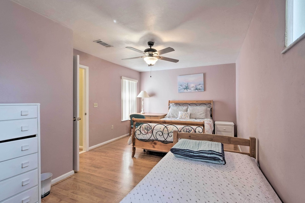 Gainesville Townhome: 2 Mi to University of FL!