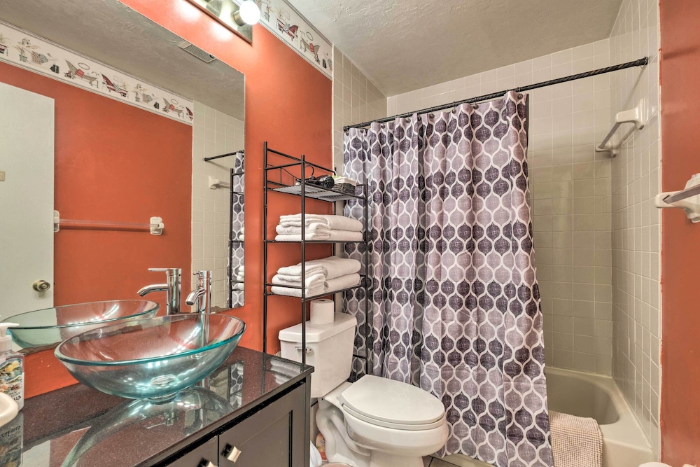 Gainesville Townhome: 2 Mi to University of FL!