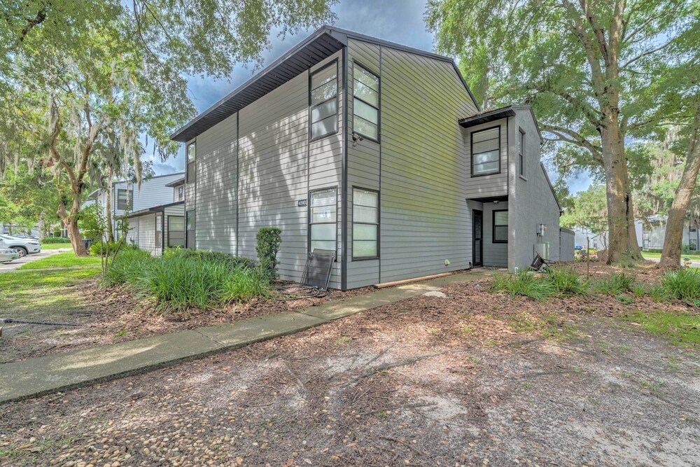 Gainesville Townhome: 2 Mi to University of FL!