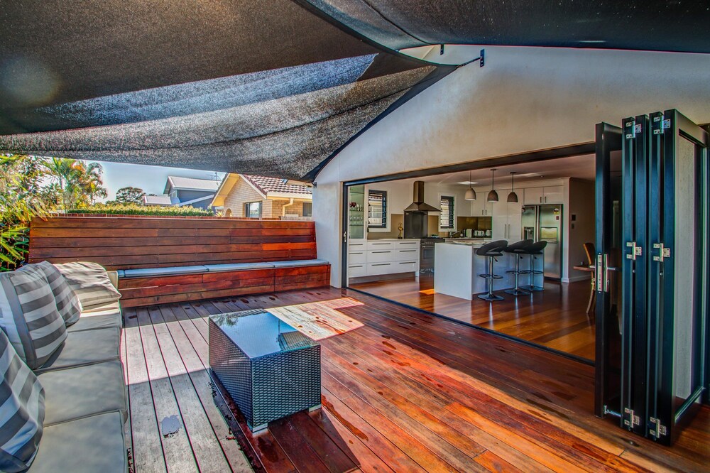 Pets Allowed Burleigh Beach Pad Deals & Reviews (Gold Coast, AUS) Wotif