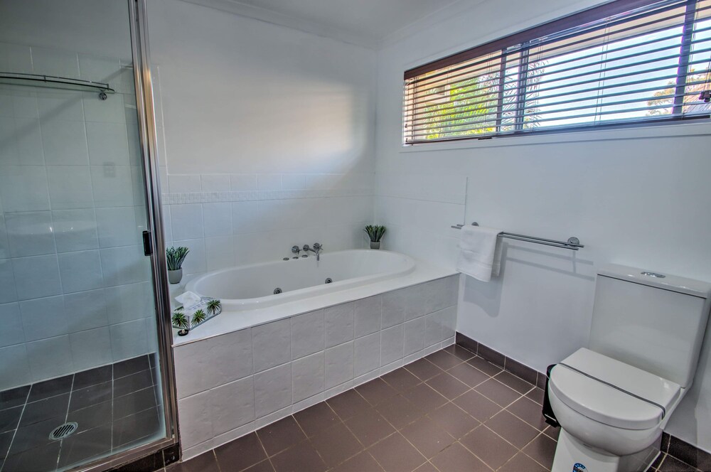 Pets Allowed Burleigh Beach Pad Deals & Reviews (Gold Coast, AUS) Wotif