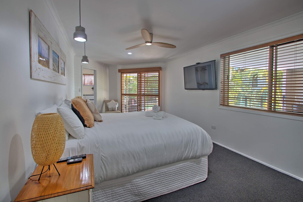 Pets Allowed Burleigh Beach Pad Deals & Reviews (Gold Coast, AUS) Wotif