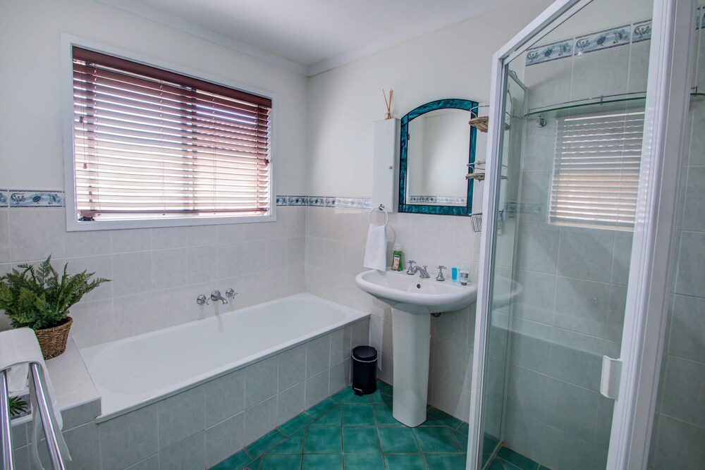 Pets Allowed Burleigh Beach Pad Deals & Reviews (Gold Coast, AUS) Wotif