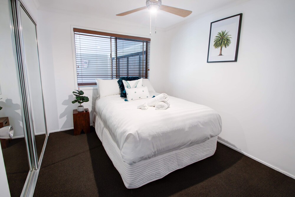 Pets Allowed Burleigh Beach Pad Deals & Reviews (Gold Coast, AUS) Wotif