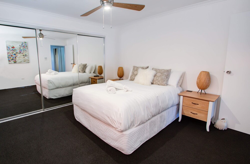 Pets Allowed Burleigh Beach Pad Deals & Reviews (Gold Coast, AUS) Wotif