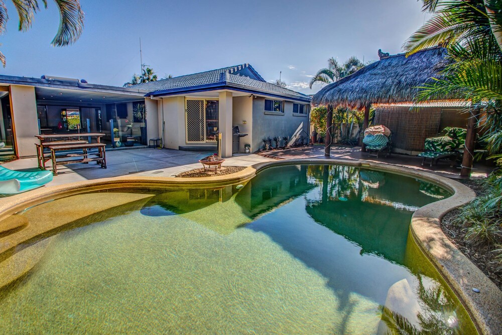 Pets Allowed Burleigh Beach Pad Deals & Reviews (Gold Coast, AUS) Wotif