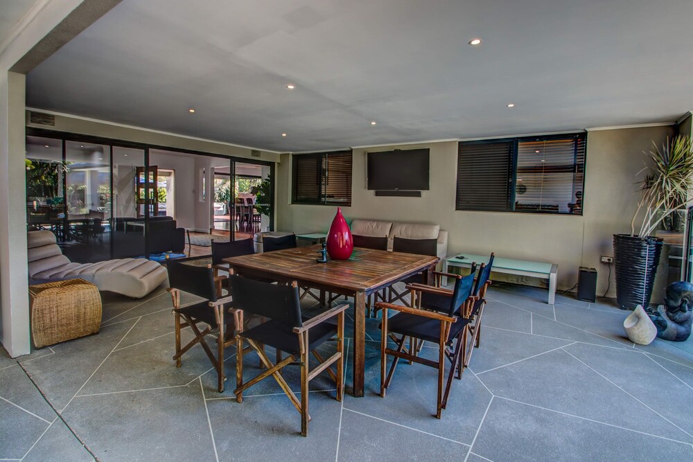 Pets Allowed Burleigh Beach Pad Deals & Reviews (Gold Coast, AUS) Wotif