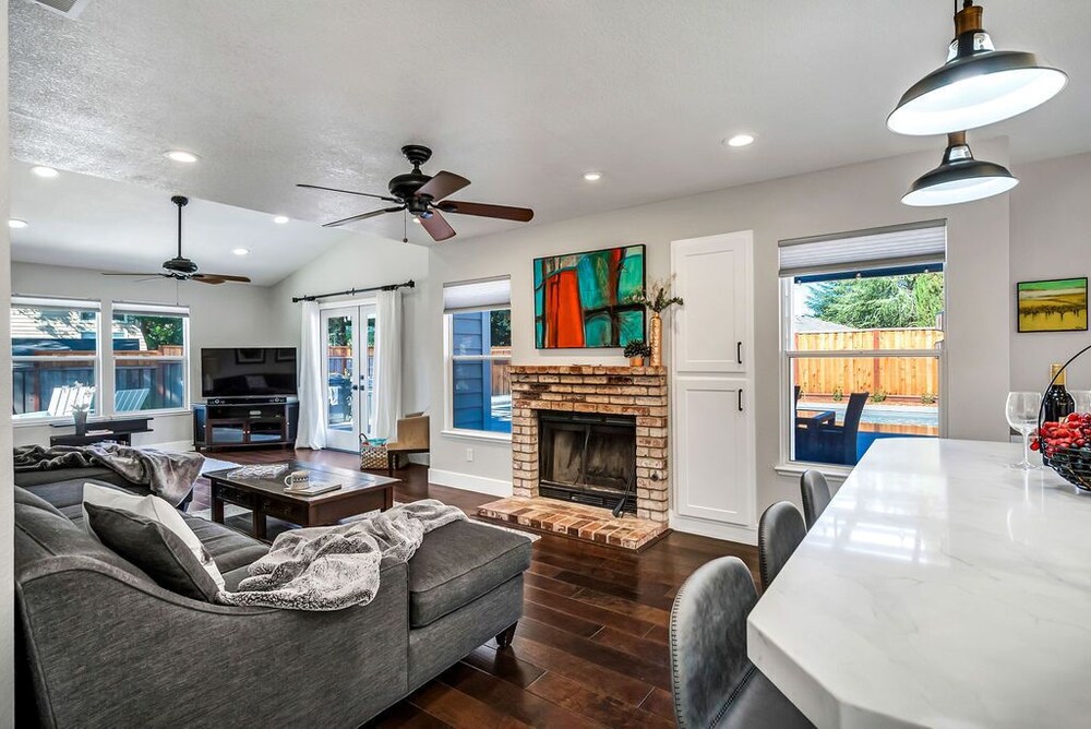 Sonoma Retreat 4 bedroom, 2.5 baths with pool, hot tub, yoga studio, bocce bal Sonoma County