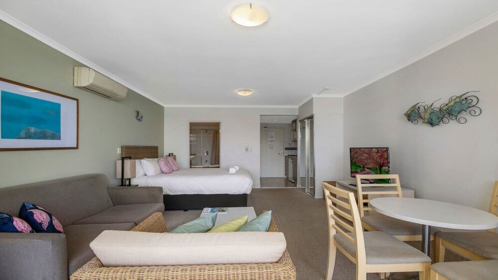 BREATHTAKING - ETTALONG BEACH RESORT