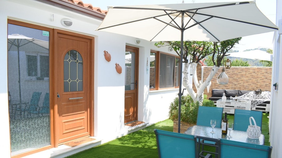 Del Sol Suites