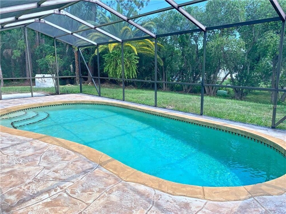 Peaceful 2Bdrm heated Pool, South Facing minutes from Beaches Golf