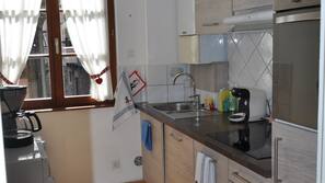 Réfrigérateur, micro-ondes, four, fourneau de cuisine