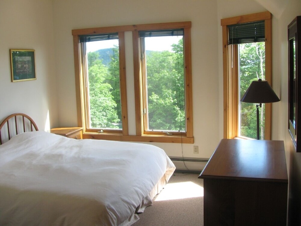 3 bedroom townhouse at Jay Peak, Vermont (prime skion / skioff
