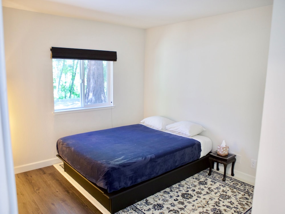 Kelsey Lodge - Secluded Forest Getaway