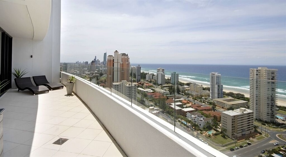 Penthouse @ Aria Broadbeach With Roof Top Pool