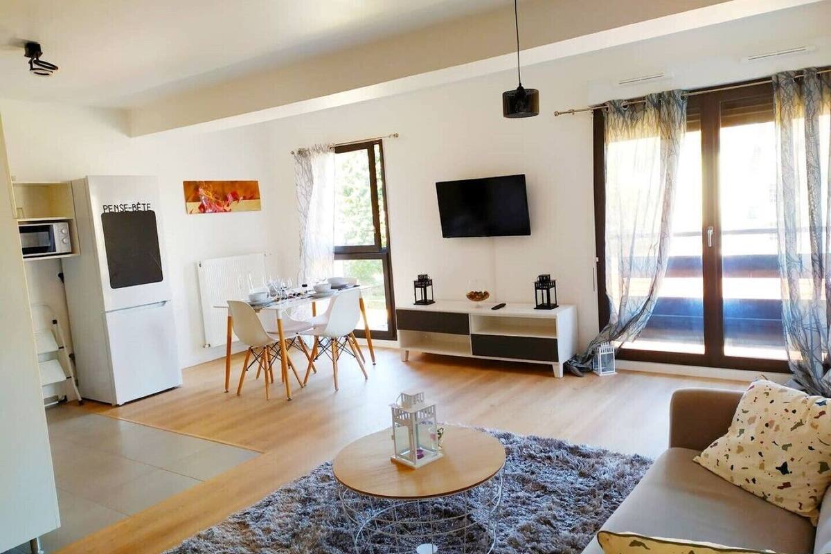 Splendid Duplex On The Edge Of The Oise In A History And Art Pontoise Fra Expedia Fr