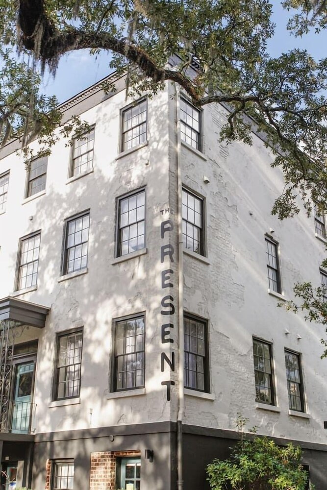 King Suite Downtown Luxury Boutique Hotel, Savannah, GA Vacation Rental