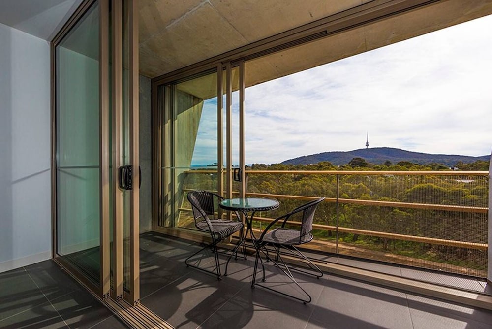 Canberra Luxury Apartment 1