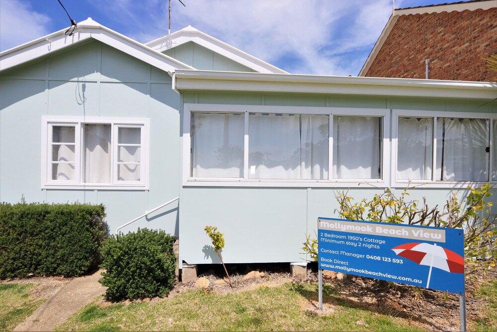 Mollymook Beach View an Original 1950's Beach Cottage