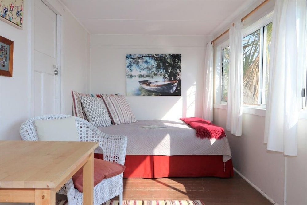 Mollymook Beach View an Original 1950's Beach Cottage