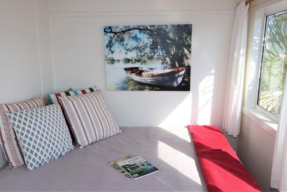 Mollymook Beach View an Original 1950's Beach Cottage