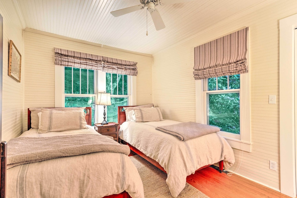 Waterfront Home w/ Boat Dock on Mirror Lake! Highlands Vrbo