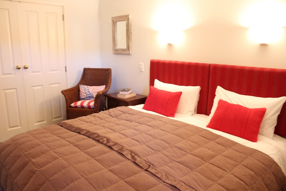 Bruce Waterfront Apartments AU214 Rooms, Reviews & Deals (Akaroa