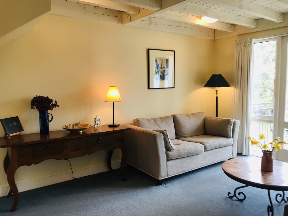 Bruce Waterfront Apartments AU214 Rooms, Reviews & Deals (Akaroa Harbour, NZL) Wotif
