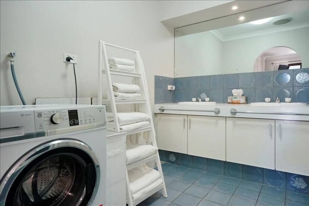Spacious Studio Livingbooragoongarden Citywestfield Booragoonnetflix