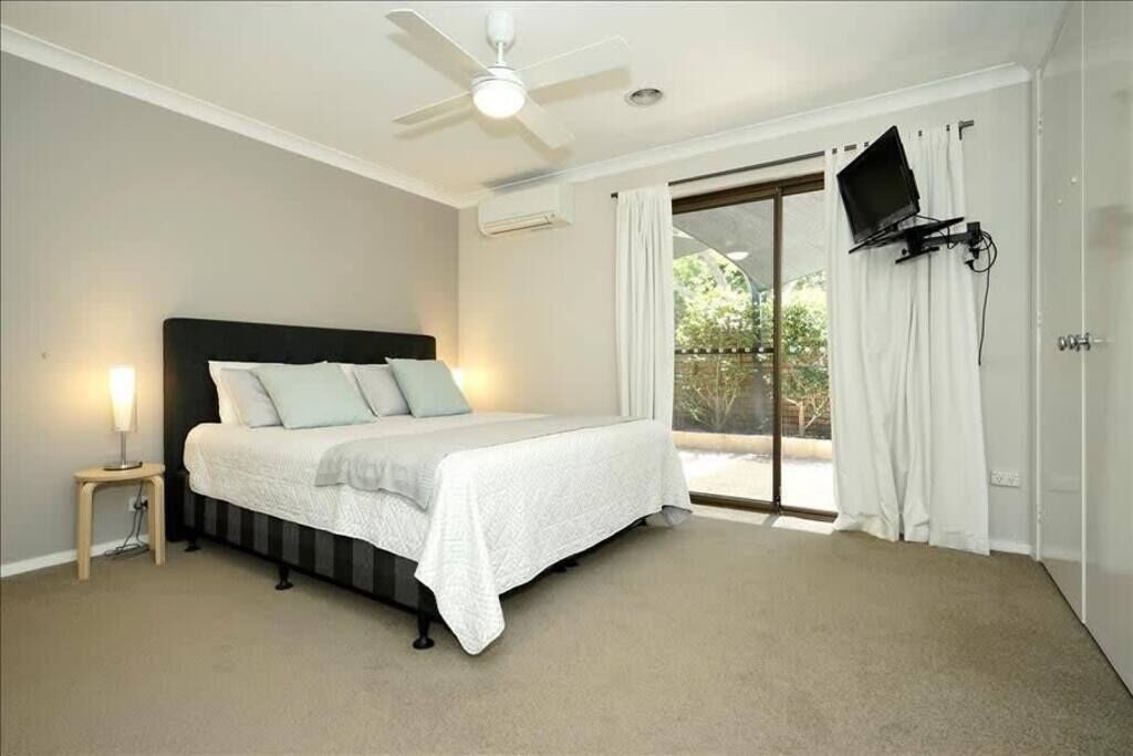 Spacious Studio Livingbooragoongarden Citywestfield Booragoonnetflix