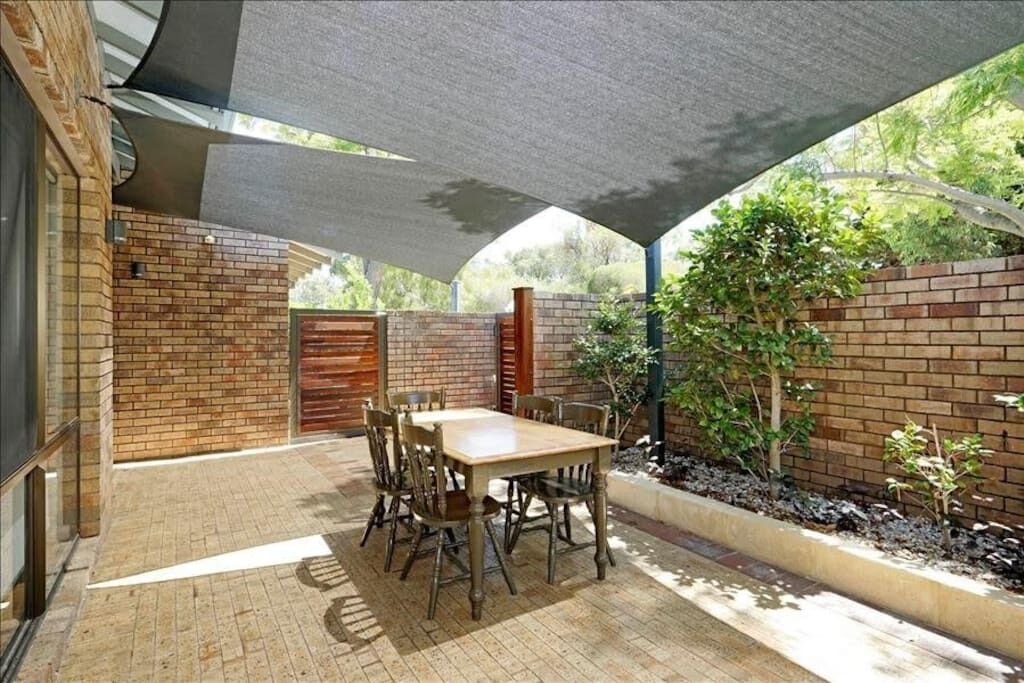 Spacious Studio Livingbooragoongarden Citywestfield Booragoonnetflix