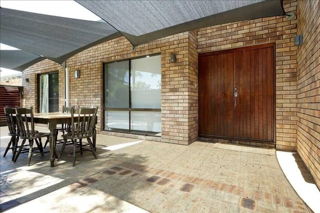 Spacious Studio Livingbooragoongarden Citywestfield Booragoonnetflix