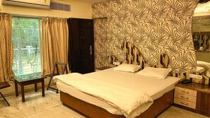 Premium bedding, iron/ironing board, free WiFi, linens