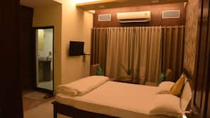Premium bedding, iron/ironing board, free WiFi, linens