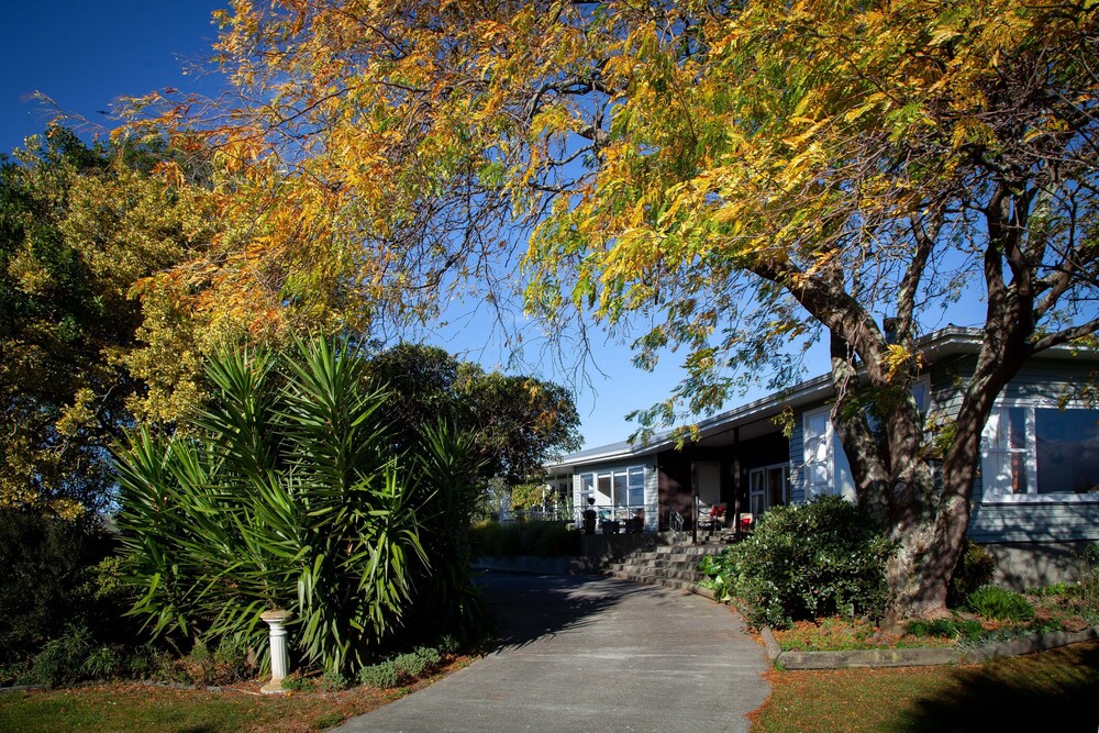 Rural South Wairarapa Home Views,Swimming & Spa Pool Deals & Reviews